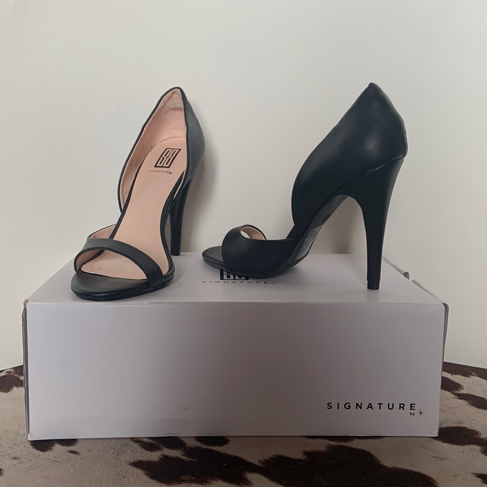 Classic black pumps